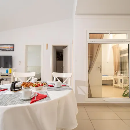 Island Village ホテル