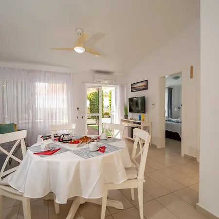 Island Village アデヘ