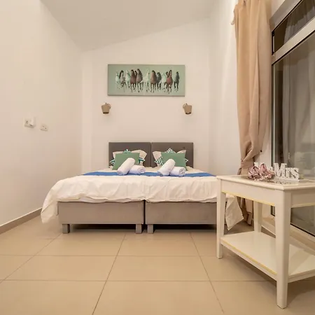 Island Village アデヘ